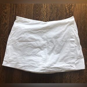 Like New White Skort w/ zipper on the side - Size 11